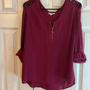 Size medium 3/4 sleeve shirt